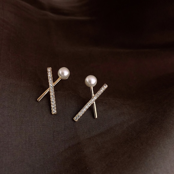 Geometric X Pearl and Diamond Earring Silver Color - Picture 2 of 6